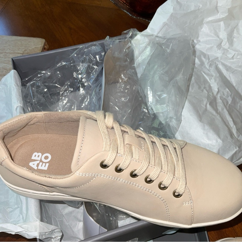 LADIES TAN LEATHER FASHION SNEAKERS, ABEO BRAND, SIZE 7, CUTE & COMFY NWT - Picture 4 of 9